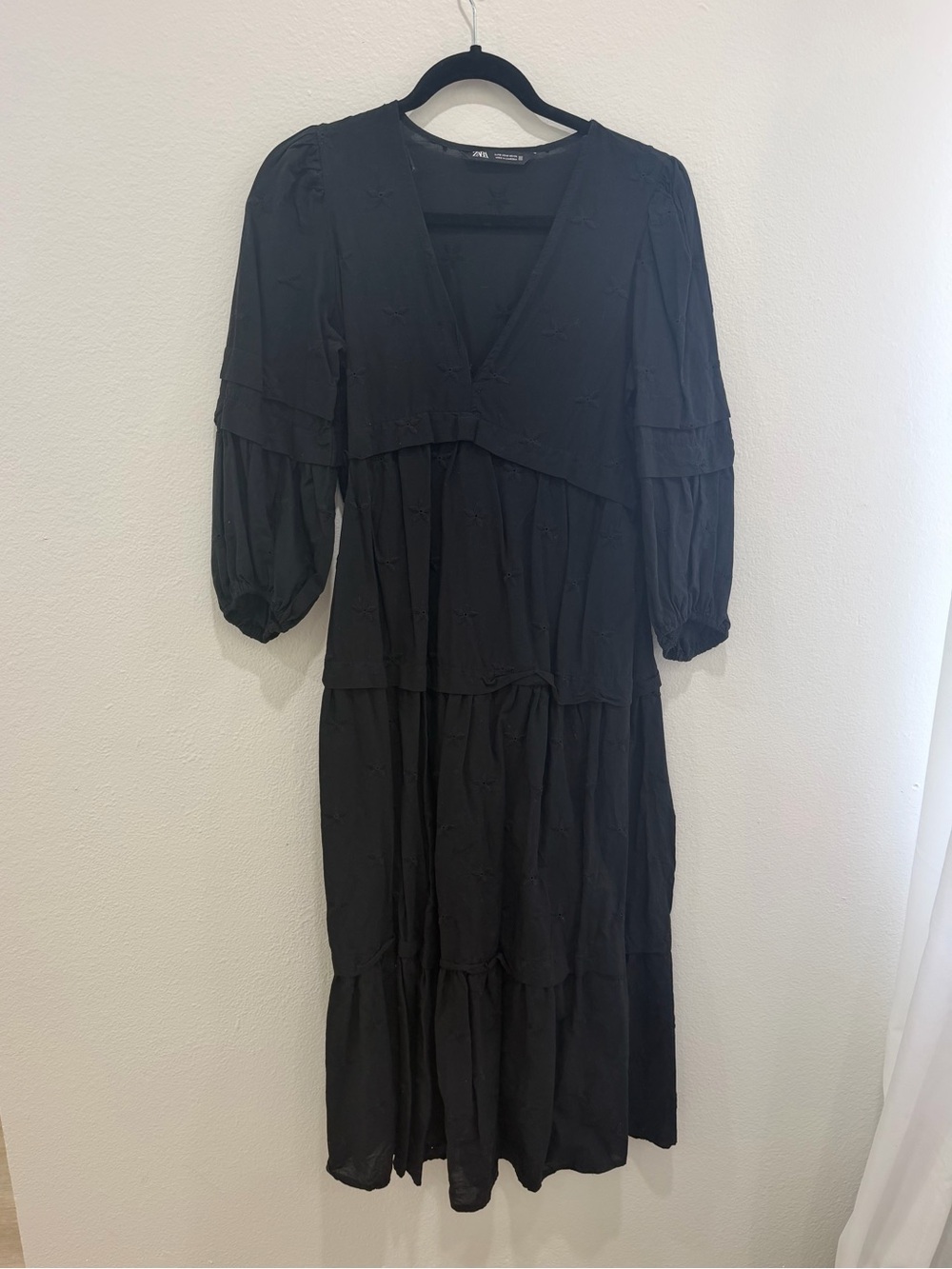 Zara Black V-Neck Tiered Midi Dress with Puff Sleeves